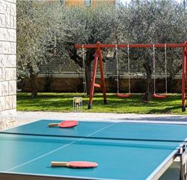 6 bedroom villa with pool near Pula, sleeps 12
